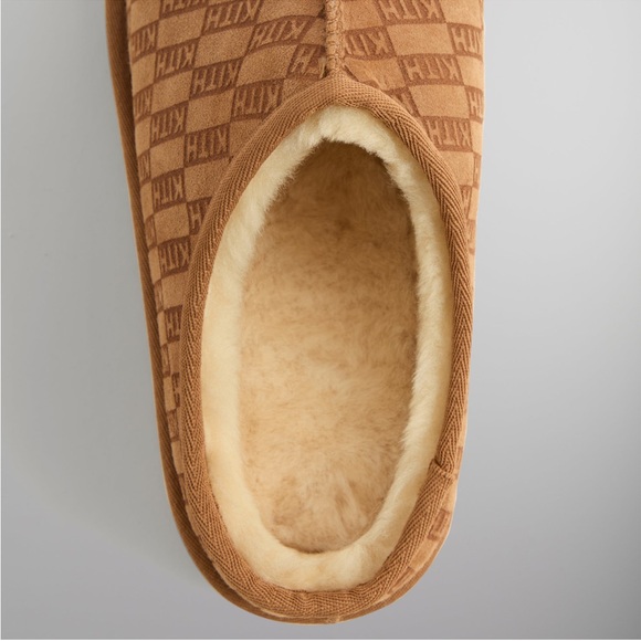 KITHMAS MONOGRAM SHEARLING SLIPPERS - LOFT
BRAND NEW; NEVER WORN; size too small - Picture 3 of 7